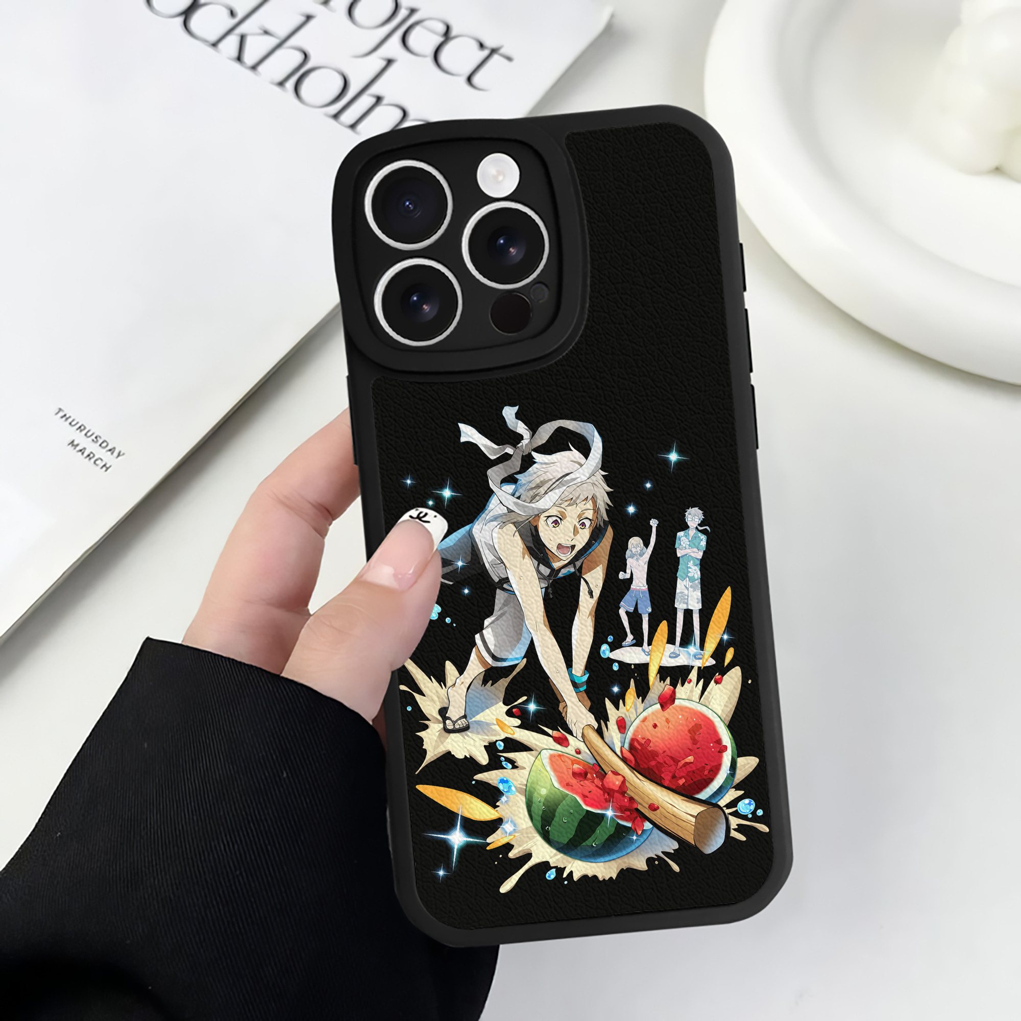 （画像用） 文豪ストレイドッグス Bungo Stray Dogs 【iPhone 16シリーズ対応】シリコンスマホケース（レザー調） 材質：シリコン